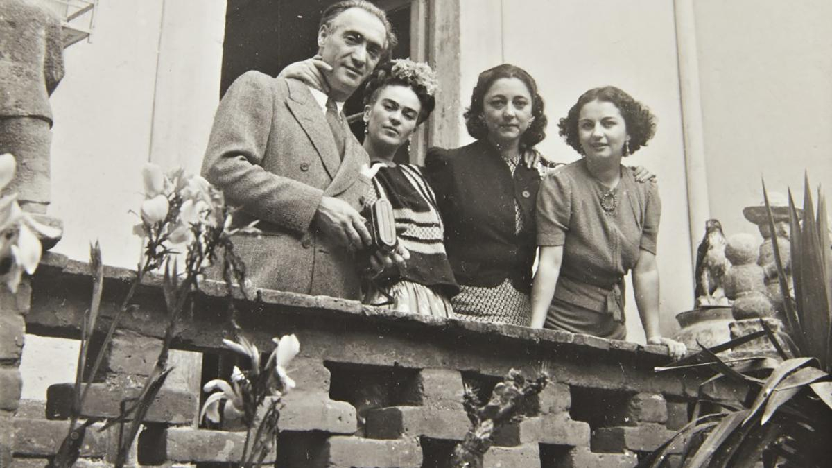 На аукционе выставили неизвестные фото Фриды Кало: каждую из них оценили в 50 тысяч долларов