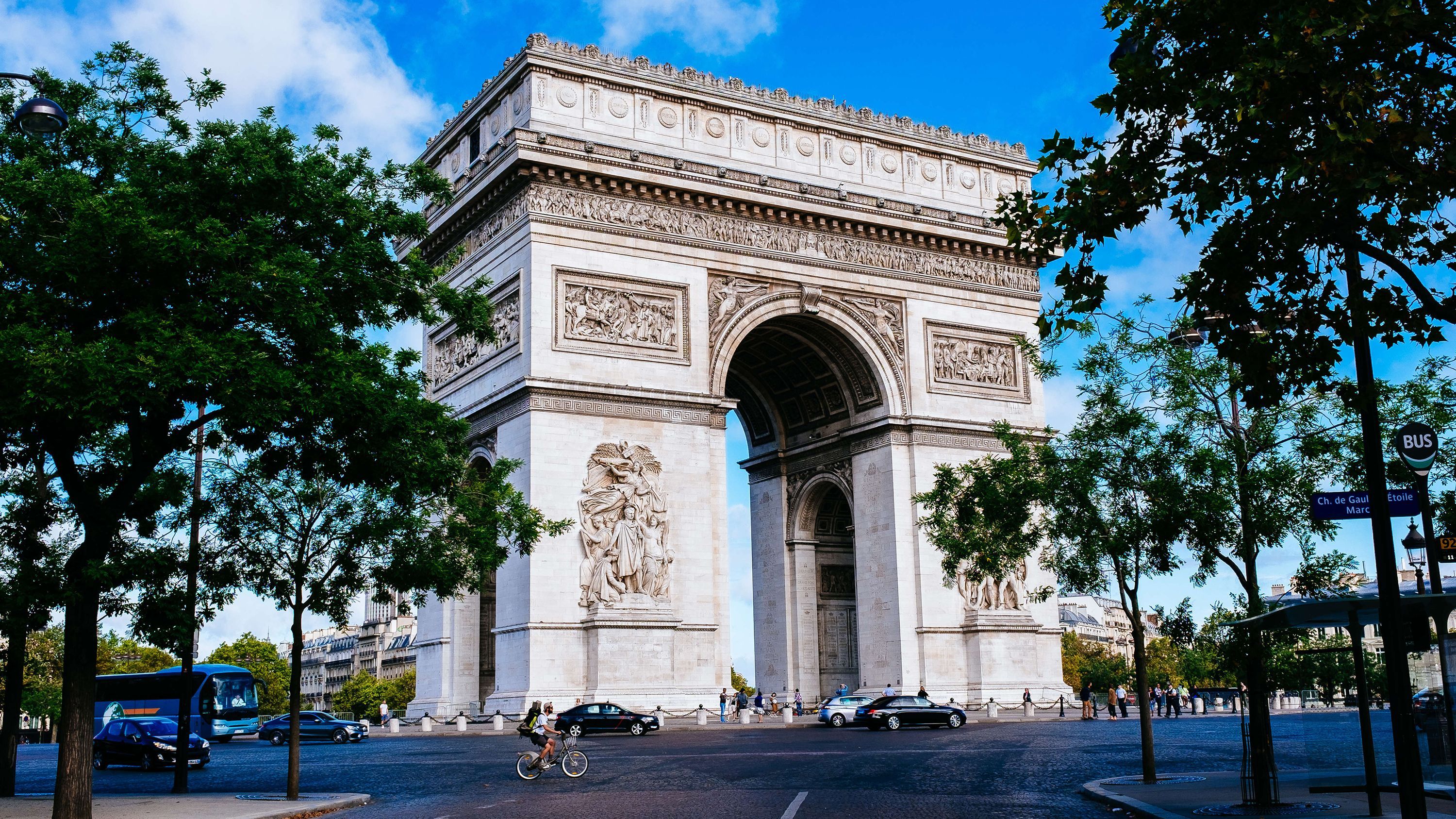Одну з найвизначніших пам'яток Парижа "закриють" на три місяці