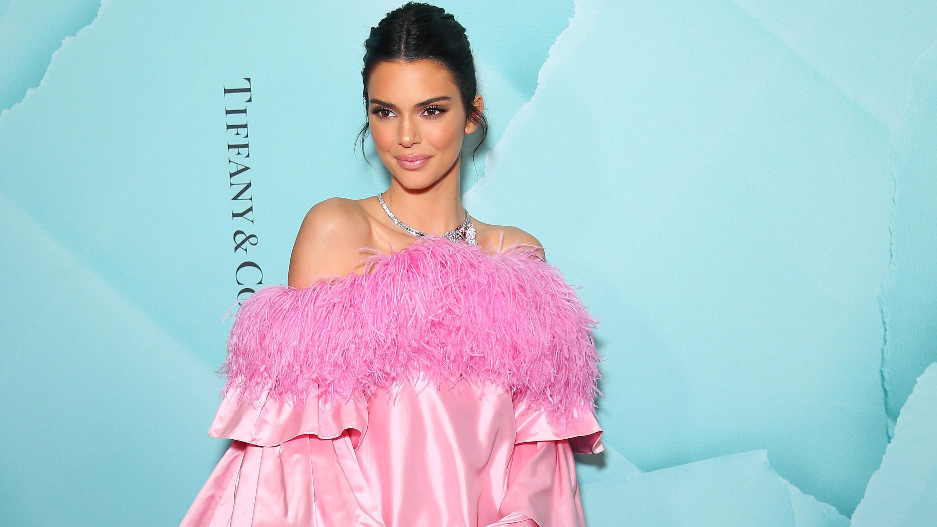 За посещение ювелирного магазина в день открытия Кендалл Дженнер получила 350 тысяч долларов За посещение ювелирного магазина в день открытия Кендалл Дженнер получила 350 тысяч долларов