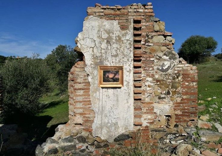 Шедевры на руинах: художник вдыхает новую жизнь в заброшенные здания