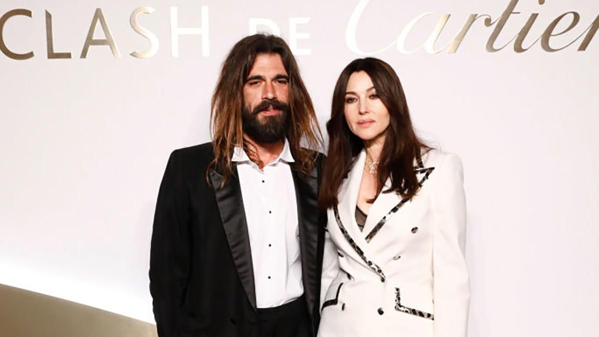 Моника Беллуччи пришла на светское мероприятие с бойфрендом: романтические фото Моника Беллуччи пришла на светское мероприятие с бойфрендом: романтические фото