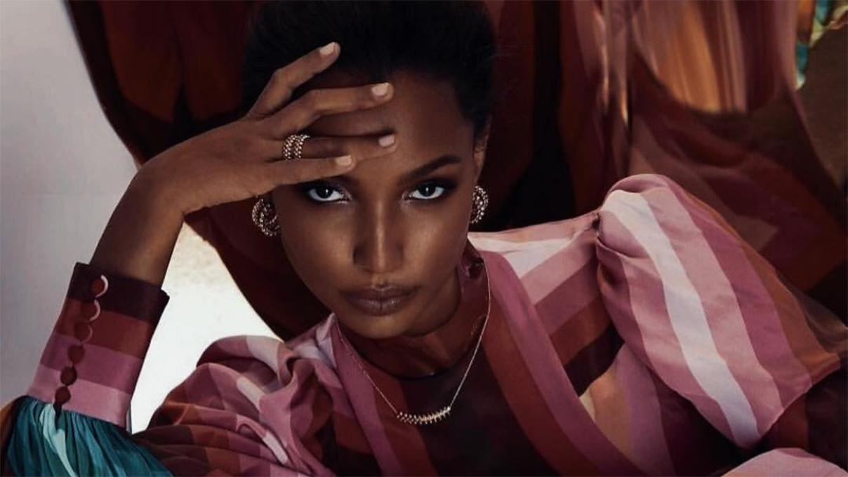 Роскошная Жасмин Тукс снялась для обложки Harper's Bazaar: яркие фото