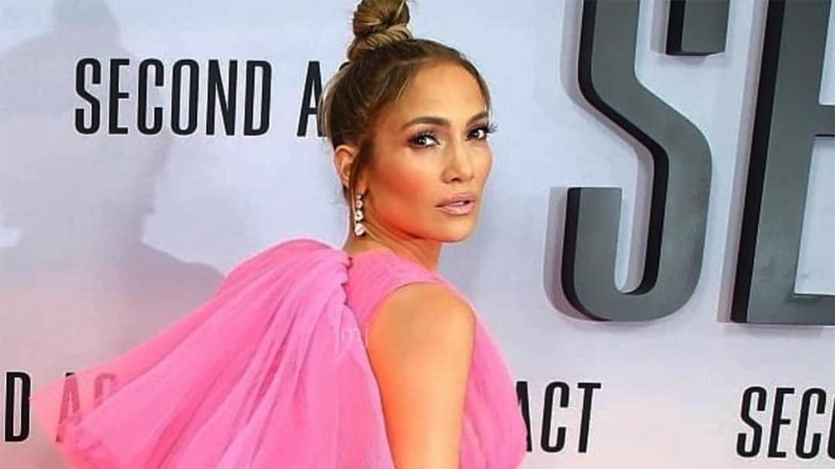 Официально: 49-летняя Дженнифер Лопес признана иконой стиля Официально: 49-летняя Дженнифер Лопес признана иконой стиля