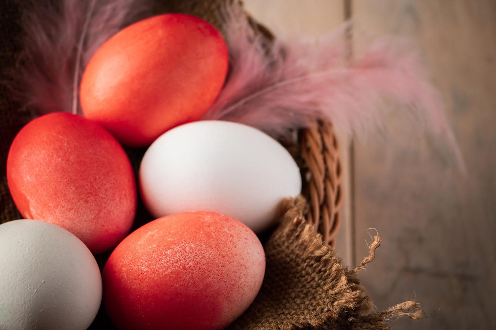Как покрасить яйца свеклой на Пасху 2020 – видео и фото как красить яйца