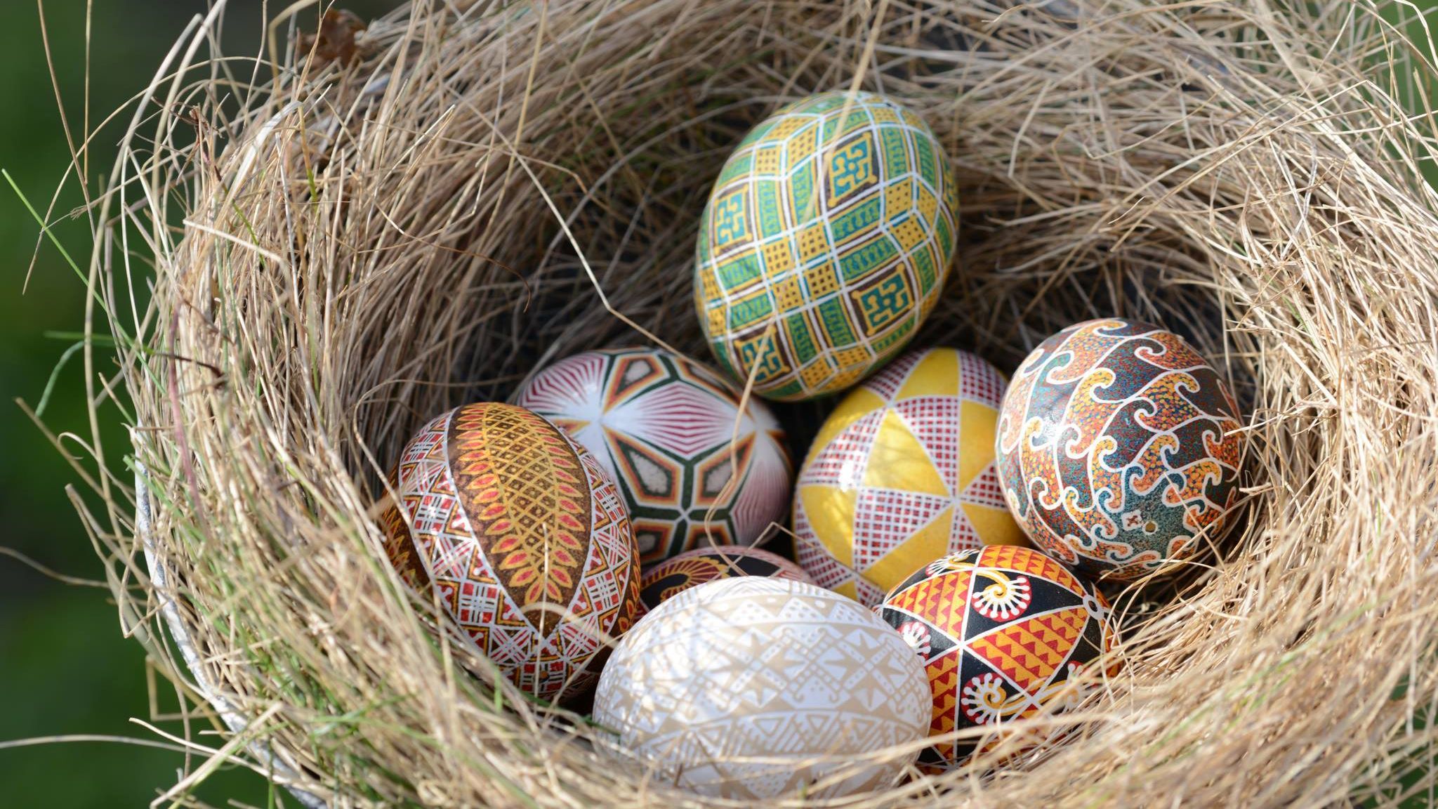 Як пофарбувати яйця куркумою та зеленкою – Великдень 2020
