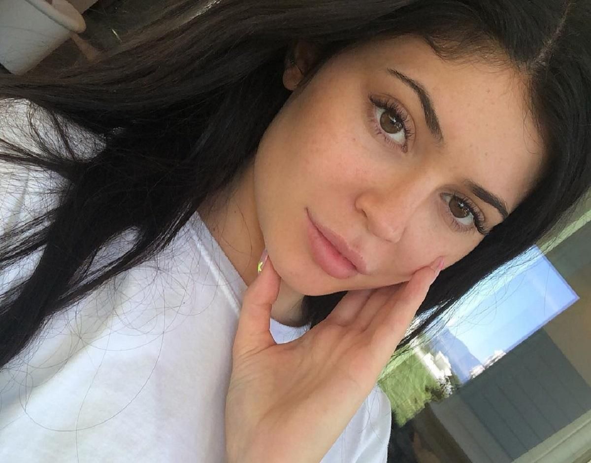 Новый тренд причесок: Кайли Дженнер очаровала стильным образом – фото Новый тренд причесок: Кайли Дженнер очаровала стильным образом – фото