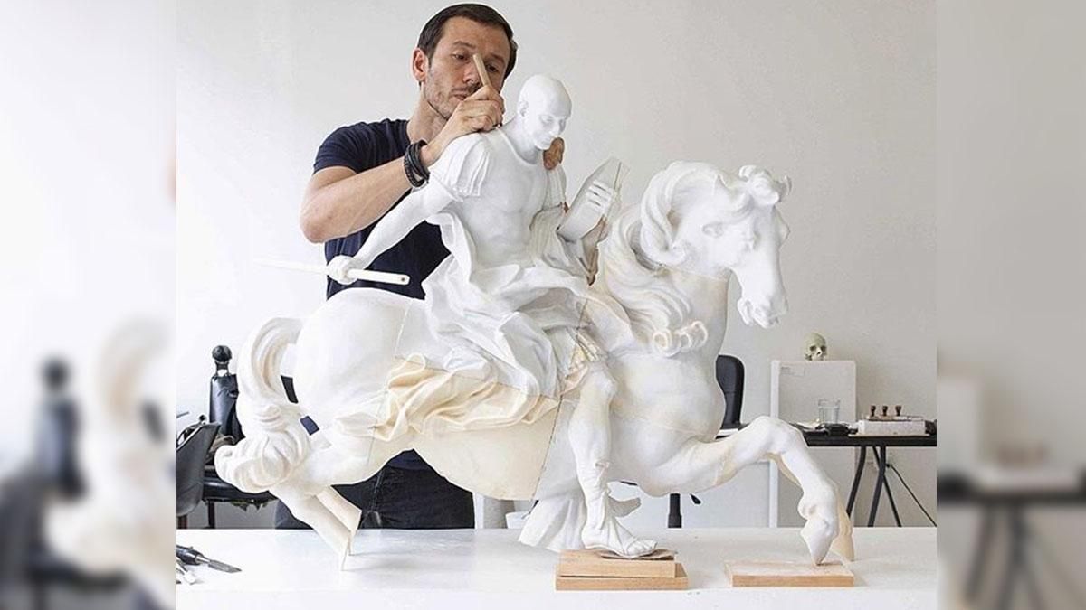 Чилійський скульптор показав Маска і Безоса в образах античних полководців: фото Чилійський скульптор показав Маска і Безоса в образах античних полководців: фото