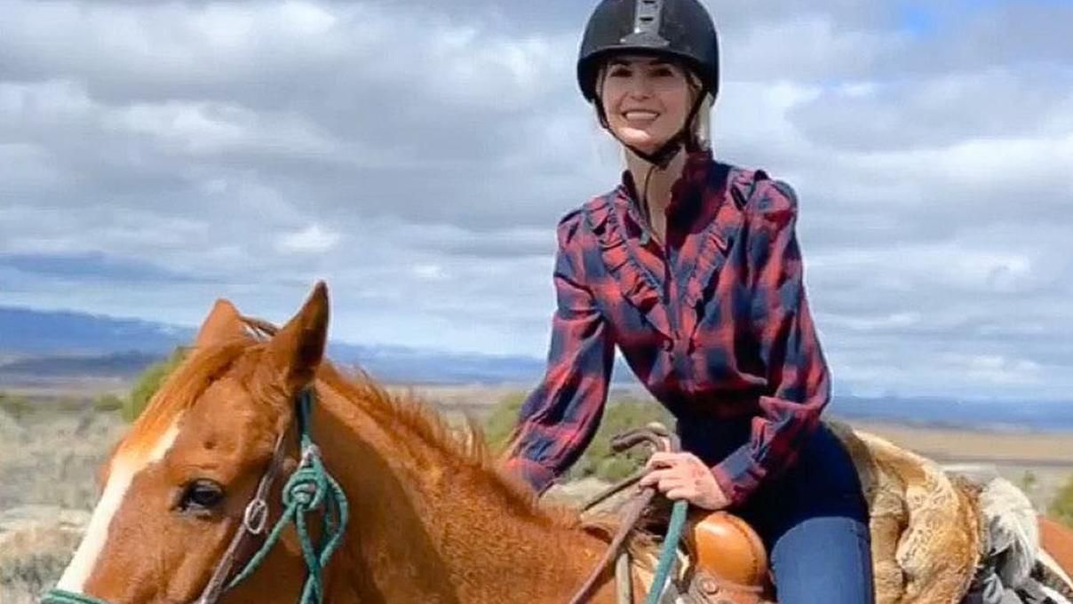 Іванка Трамп показала, як проводить вільний час: верхи і на природі Іванка Трамп показала, як проводить вільний час: верхи і на природі