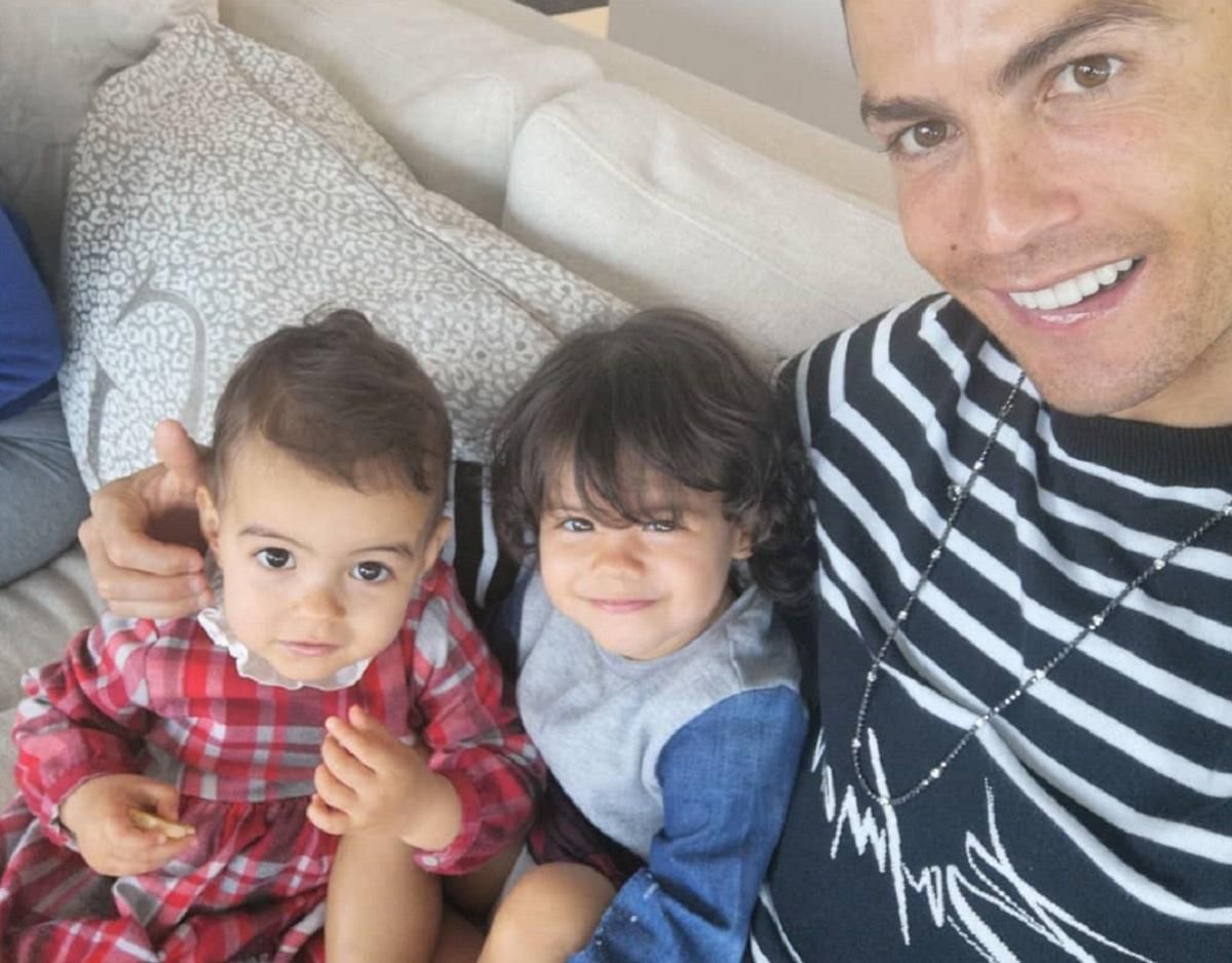 Татусеві принцеси: Роналду зачарував мережу фото з дочками Татусеві принцеси: Роналду зачарував мережу фото з дочками