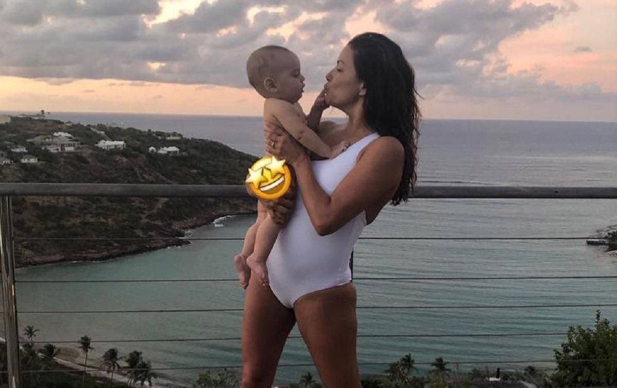 "Мой маленький авокадо": Ева Лонгория очаровала сеть фото с 10-месячным сыном