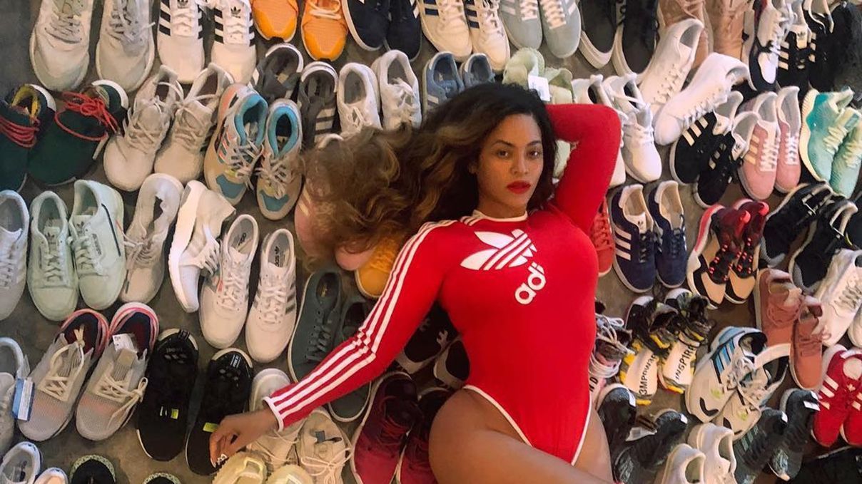 Бейонсе похвасталась огромным количеством спортивной обуви: невероятные фото Бейонсе похвасталась огромным количеством спортивной обуви: невероятные фото