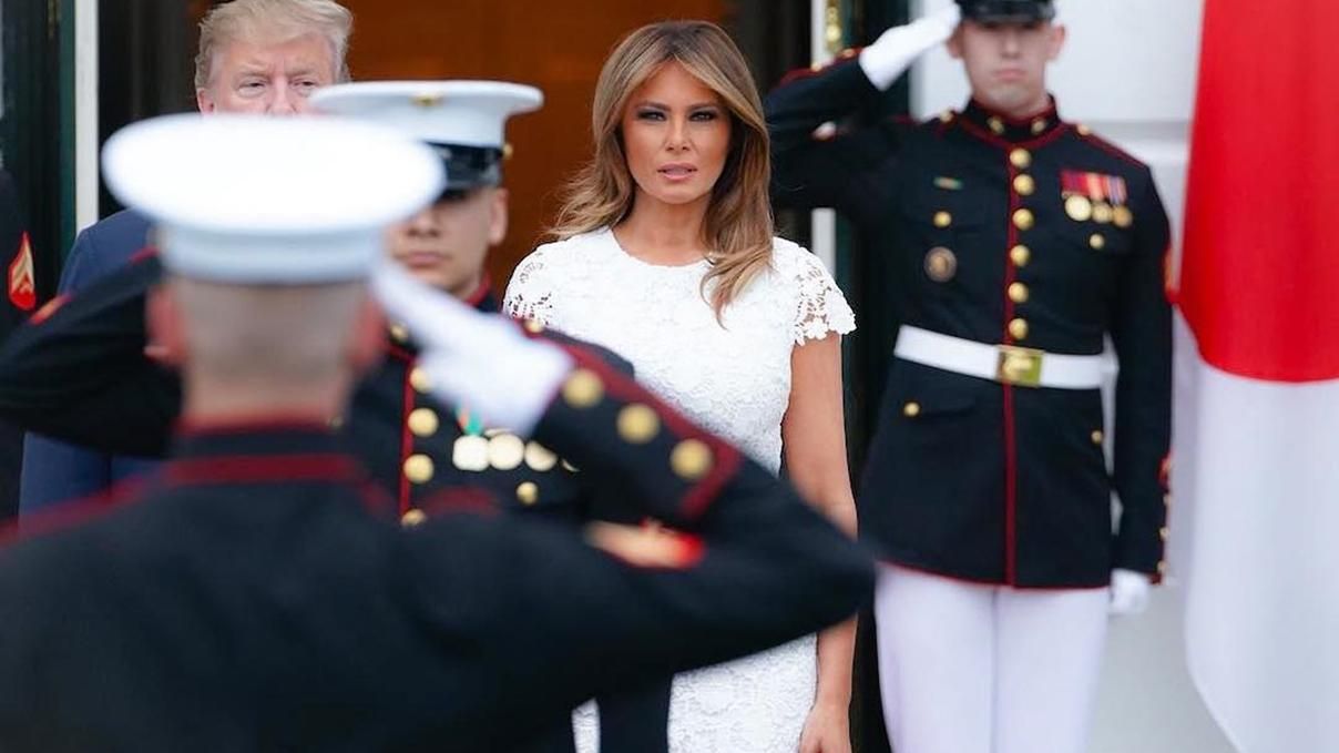 Меланія Трамп відсвяткувала день народження з прем'єр-міністром Японії та його дружиною Меланія Трамп відсвяткувала день народження з прем'єр-міністром Японії та його дружиною