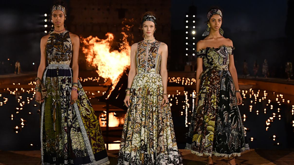 Костер посреди воды и ночное шоу в заброшенном замке: как прошел показ Dior в Марракеше