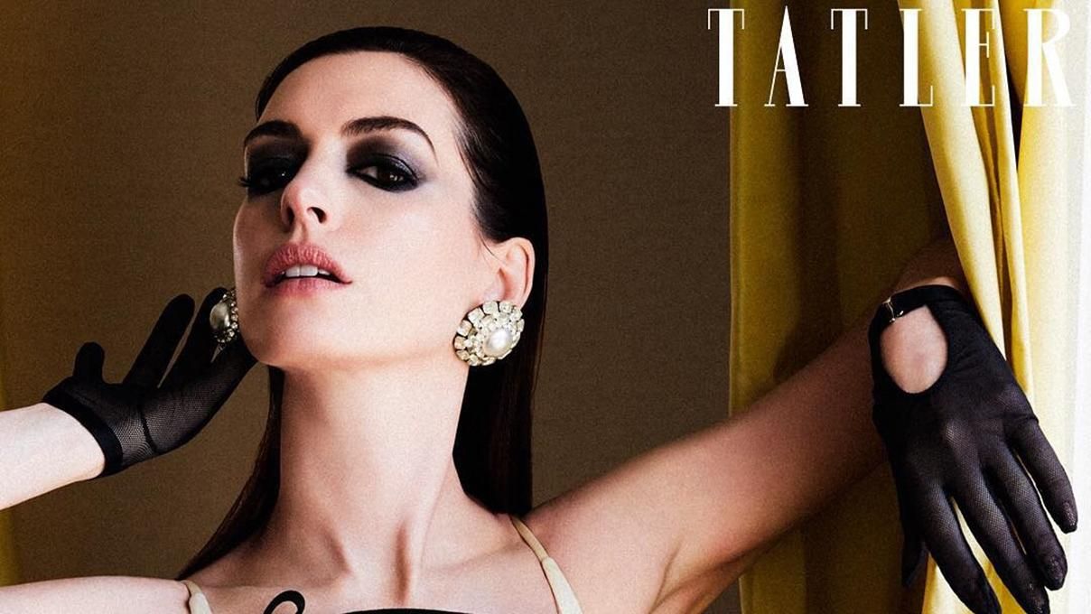 Обольстительная Энн Хэтэуэй украсила обложку глянца: эффектные фото Обольстительная Энн Хэтэуэй украсила обложку глянца: эффектные фото