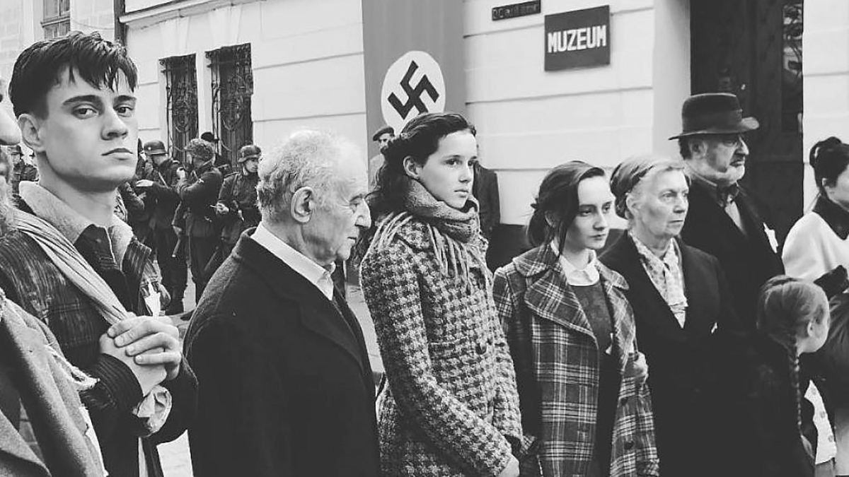 Если Instagram существовал бы во время Второй мировой:проницательный проект об истории Холокоста