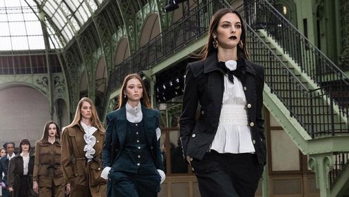 Необычные декорации и стильная одежда: чем удивила новая коллекция Chanel Cruise 2020