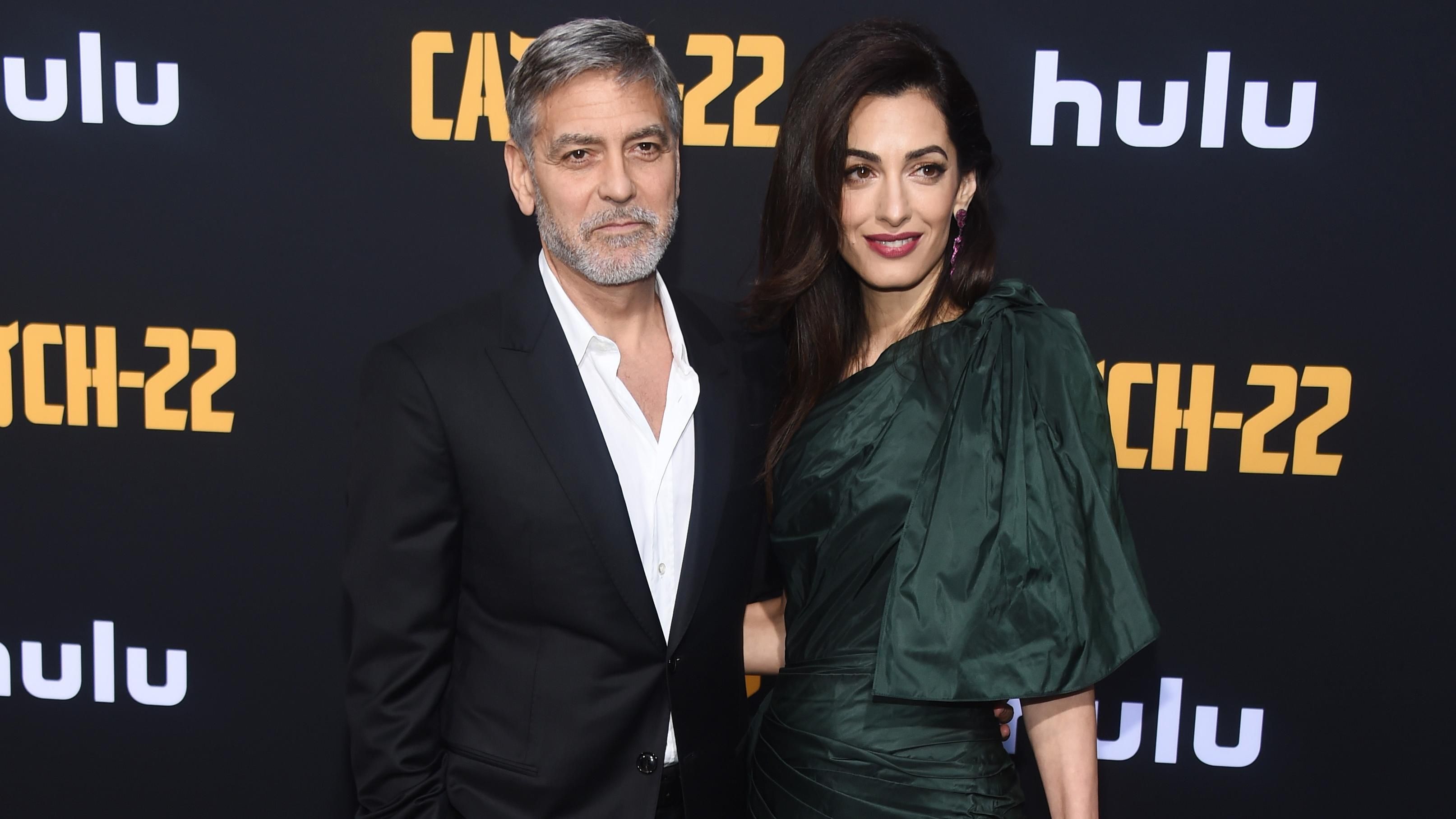 Щасливі разом: закохані Амаль та Джордж Клуні відвідали прем'єру серіалу