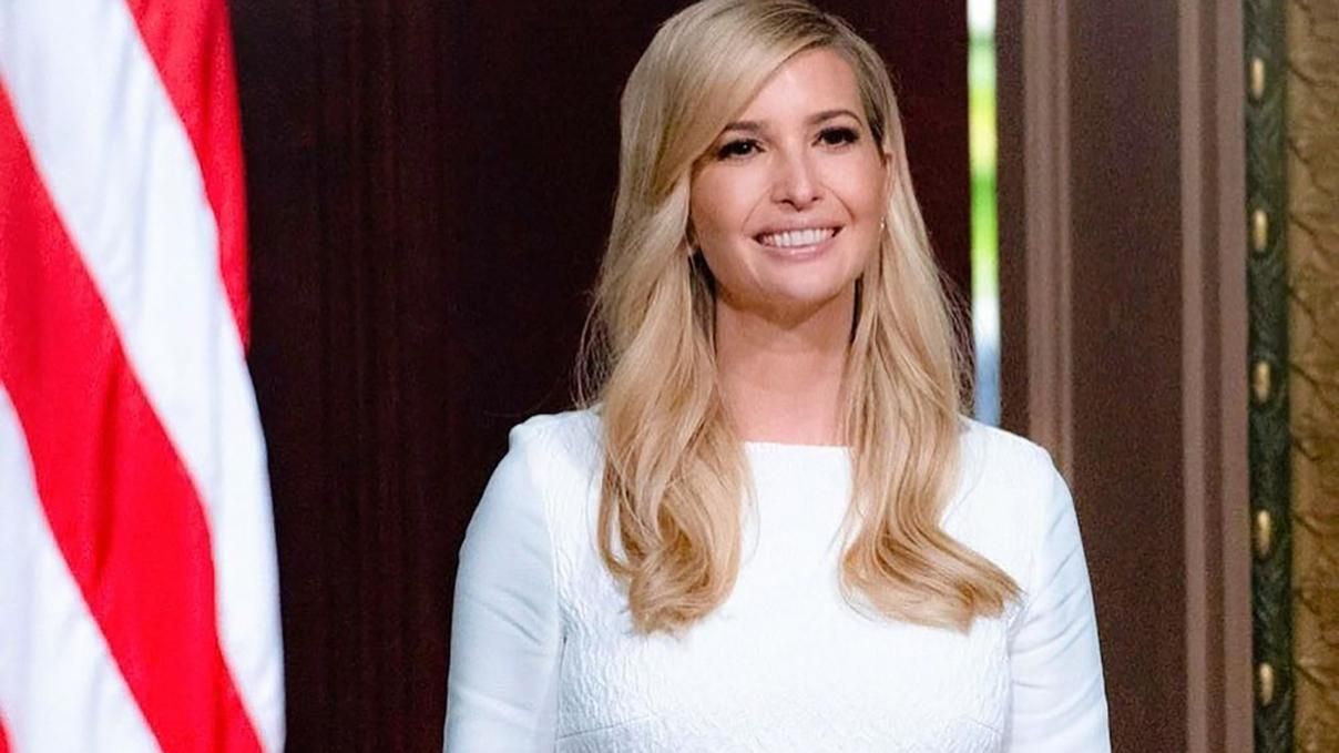 Отдает предпочтение белому: Иванка Трамп продемонстрировала два стильных образа Отдает предпочтение белому: Иванка Трамп продемонстрировала два стильных образа