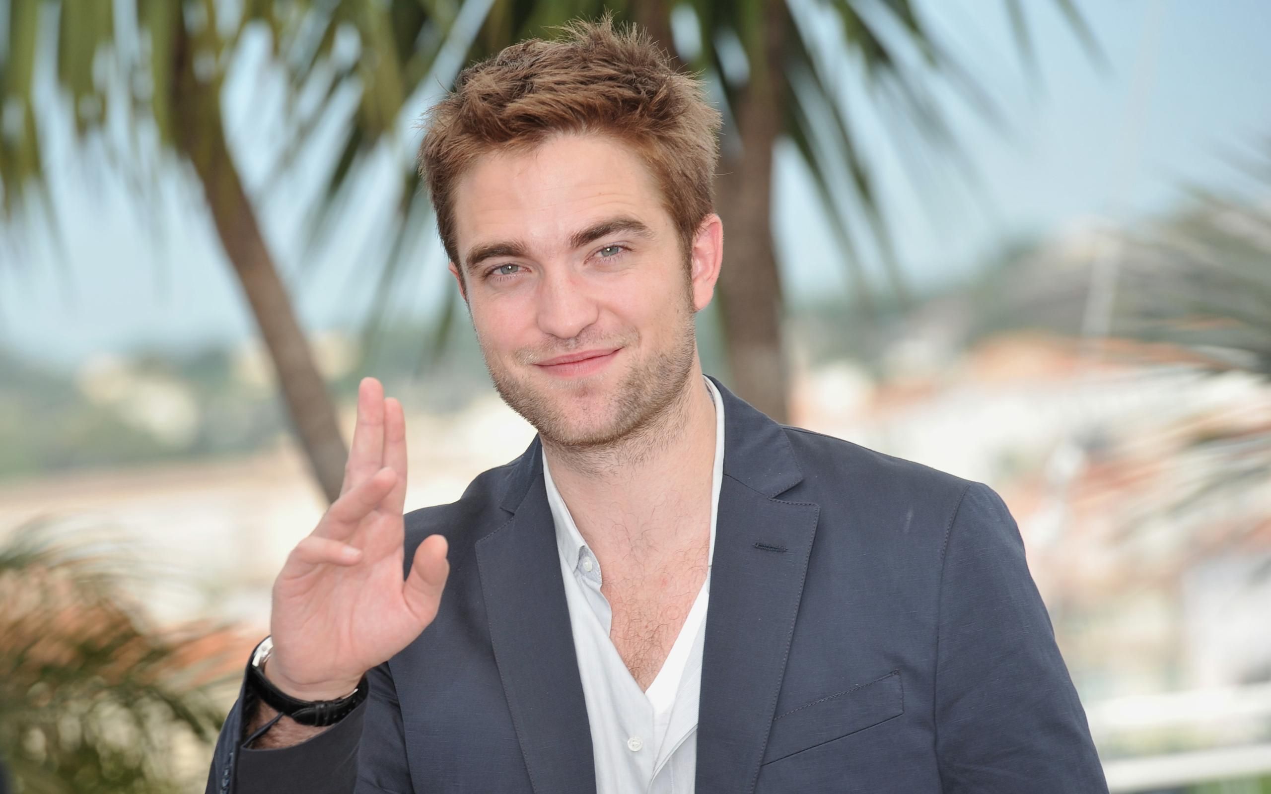 Роберту Паттинсону – 34! Путь к успеху самого красивого "вампира" современности Роберту Паттинсону – 34! Путь к успеху самого красивого "вампира" современности