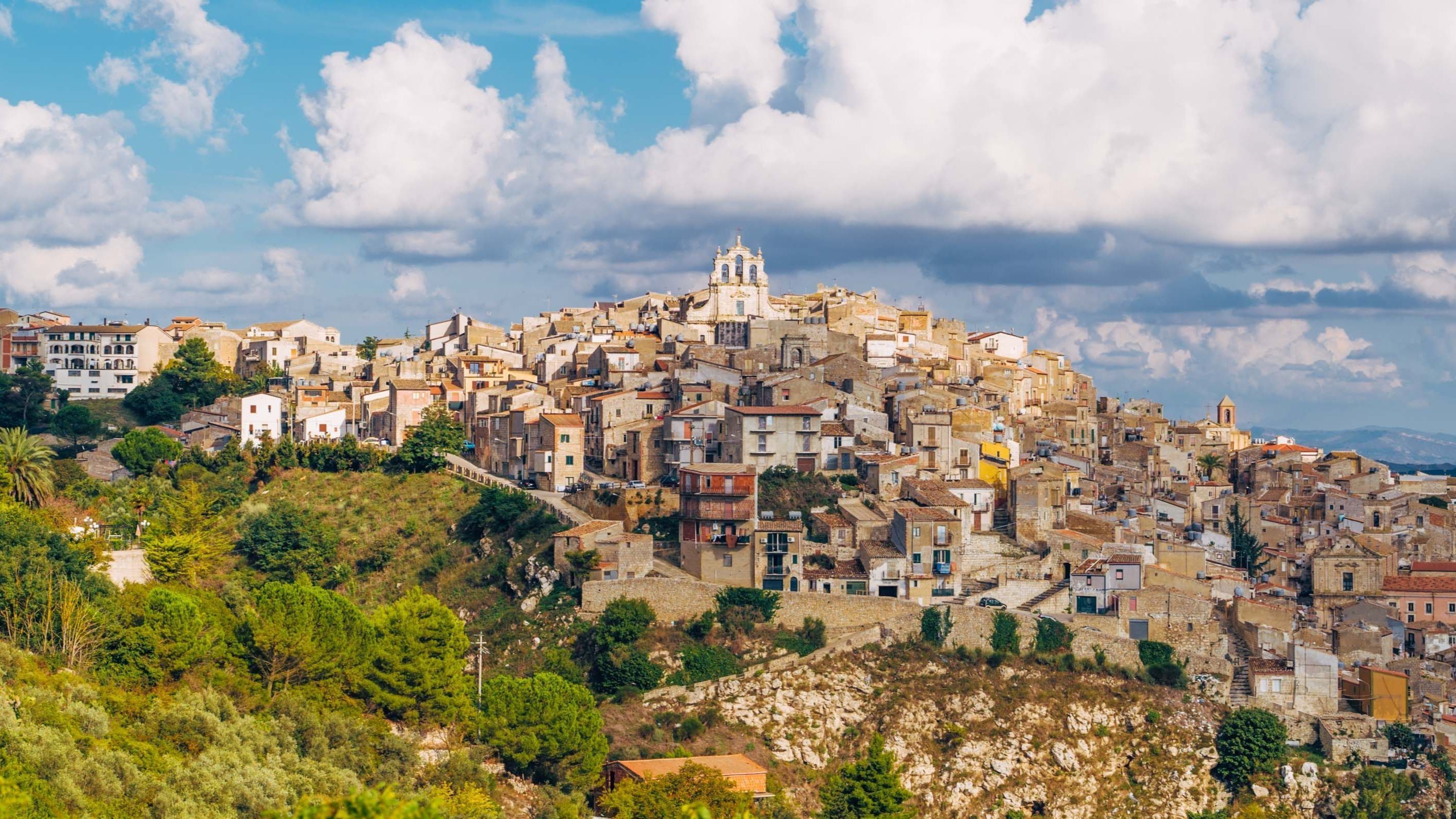 100 домов по 1 евро: почему на Сицилии бесплатно раздают недвижимость