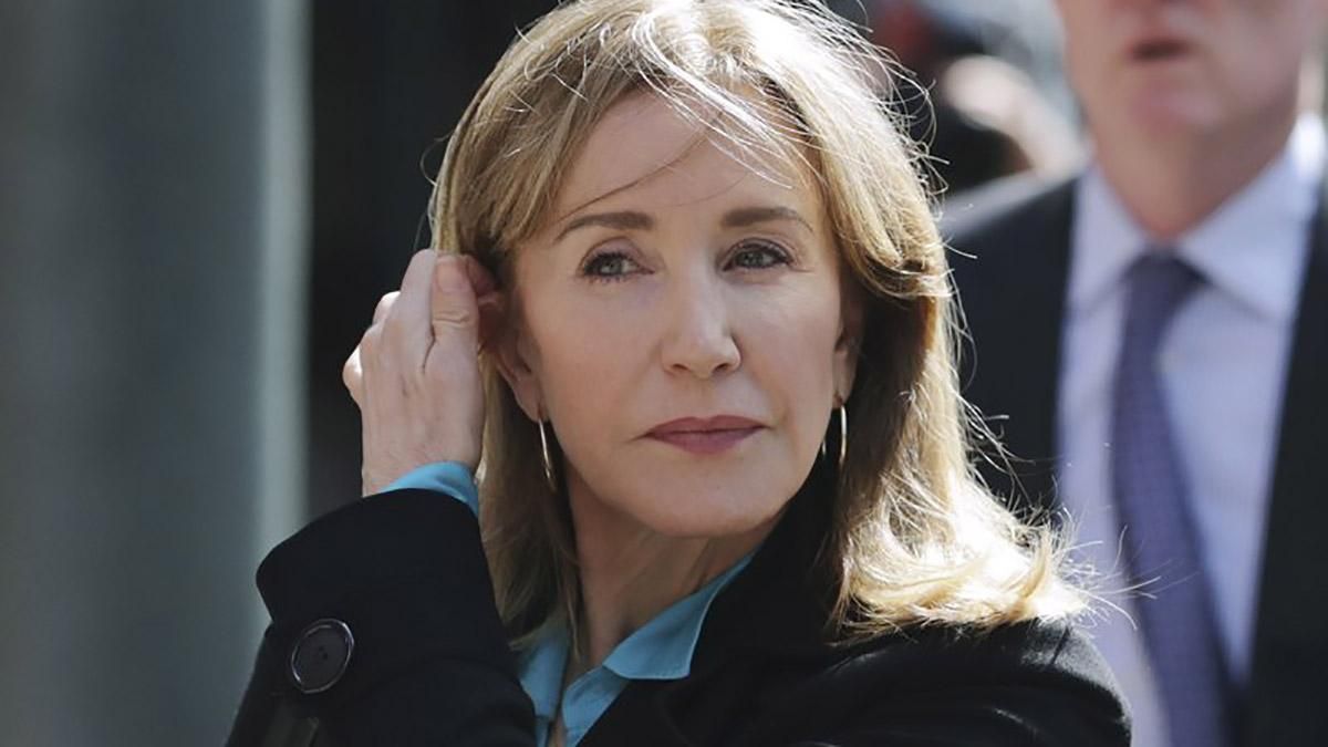 Зірка "Відчайдушних домогосподарок" Фелісіті Гаффман потрапила до в'язниці: деталі Зірка "Відчайдушних домогосподарок" Фелісіті Гаффман потрапила до в'язниці: деталі