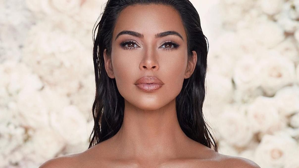 Ким Кардашян выпустила новую линейку косметики по случаю пятой годовщины свадьбы Ким Кардашян выпустила новую линейку косметики по случаю пятой годовщины свадьбы