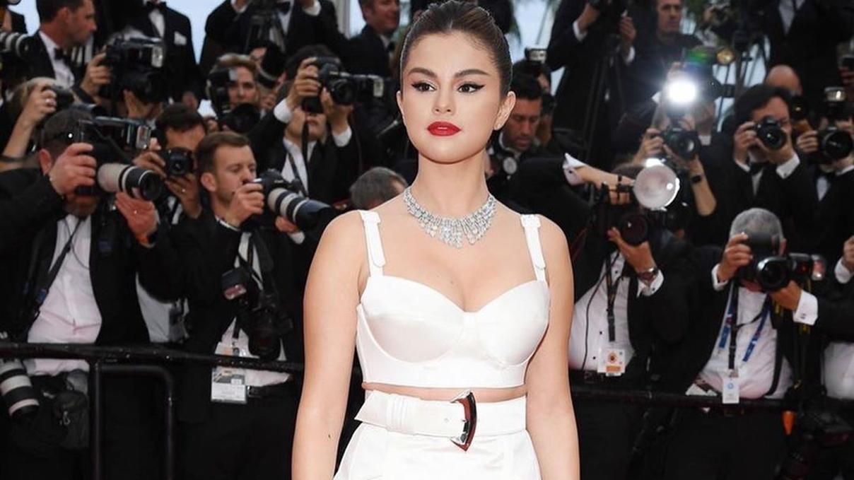 Селена Гомес приголомшливо дебютувала на червоній доріжці Каннського фестивалю: ефектні фото Селена Гомес приголомшливо дебютувала на червоній доріжці Каннського фестивалю: ефектні фото