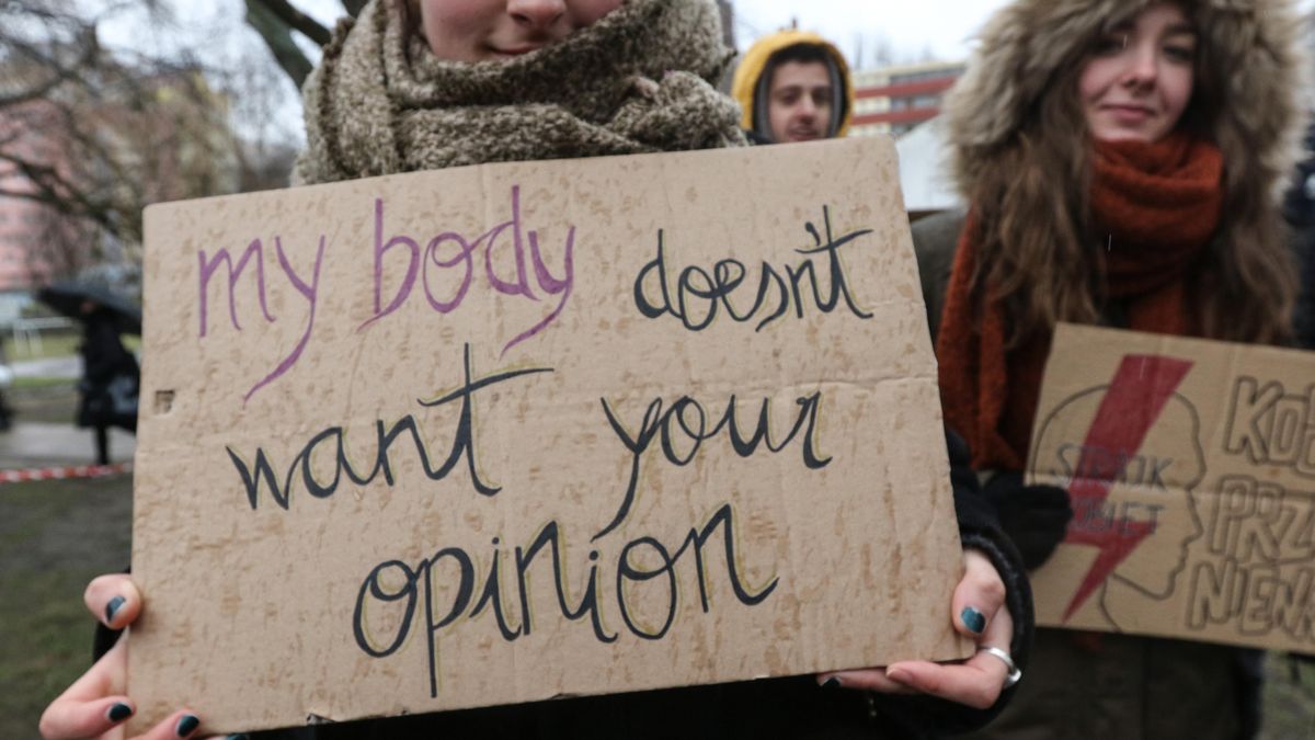 Довічне ув'язнення за аборт: в штатах Америки  прийняли резонансний закон – зірки протестують