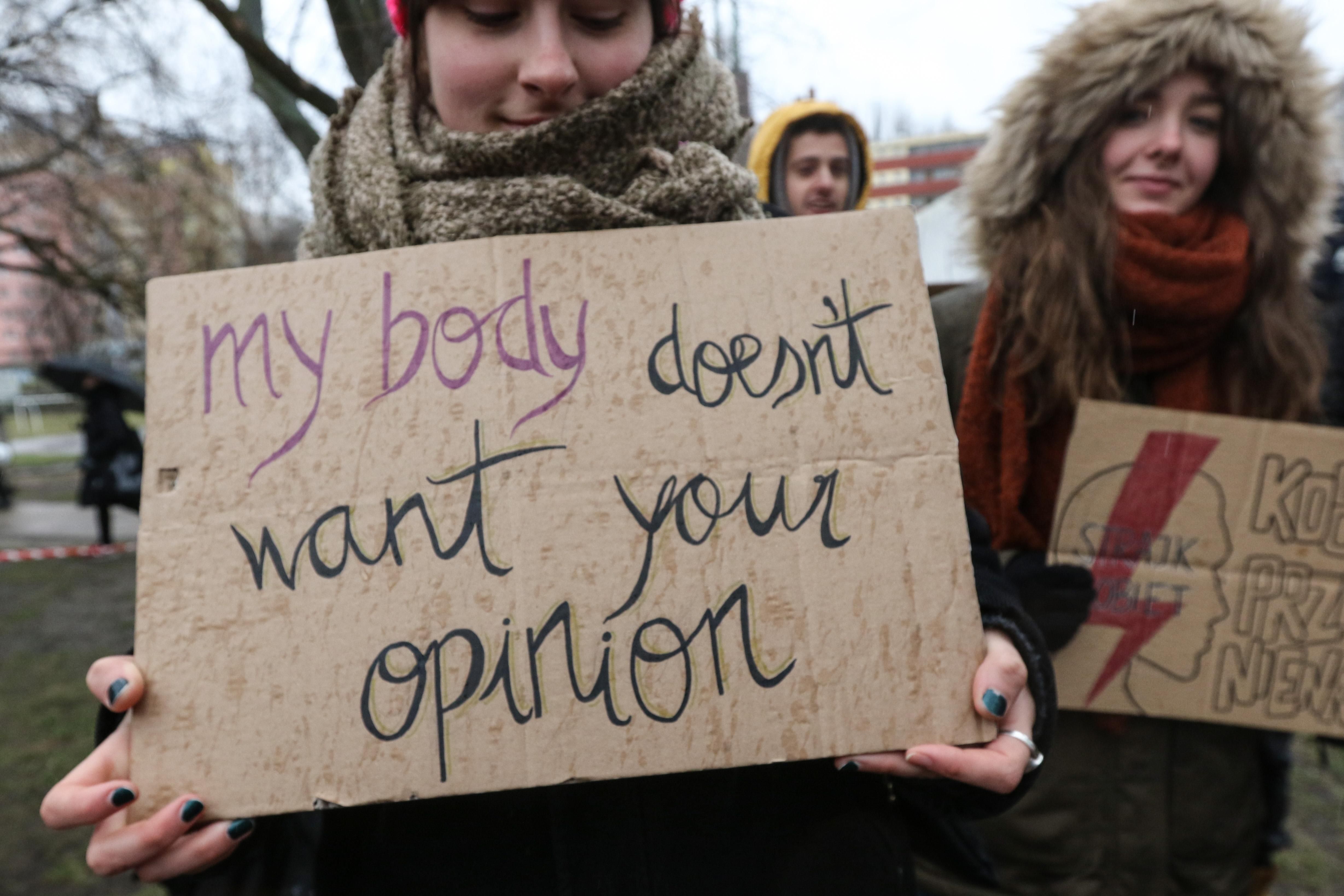 Пожизненное заключение за аборт: в штатах Америки приняли резонансный закон – звезды протестуют