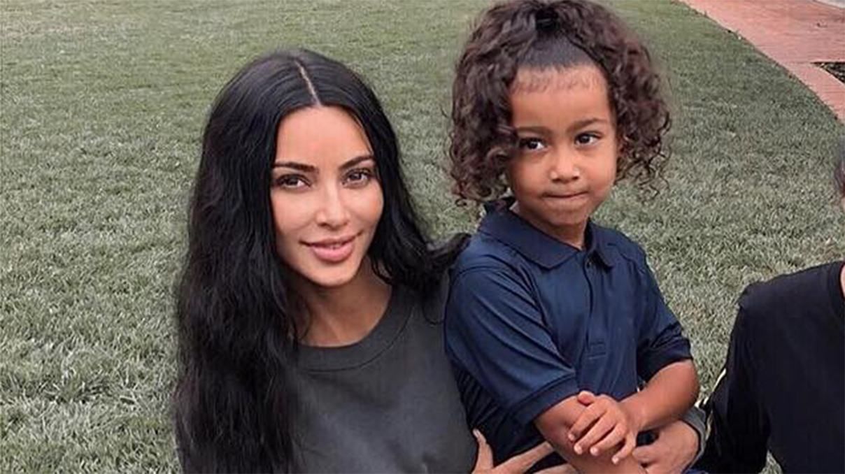 Кім Кардашян показала перший кліп своєї доньки: відео набрало понад 14 мільйонів переглядів Кім Кардашян показала перший кліп своєї доньки: відео набрало понад 14 мільйонів переглядів