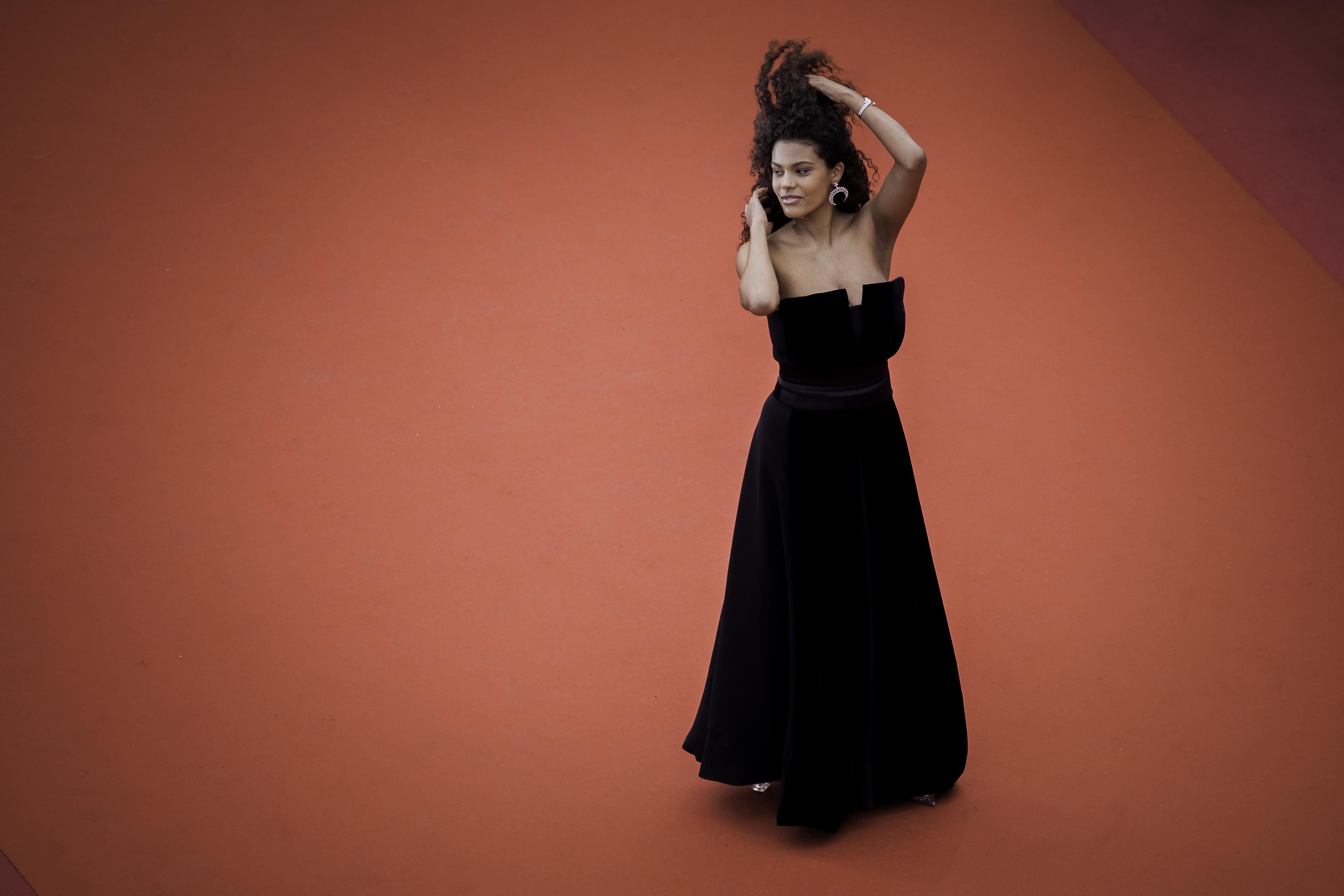 После родов Тина Кунаки ошеломила роскошным выходом на Каннском кинофестивале – фото После родов Тина Кунаки ошеломила роскошным выходом на Каннском кинофестивале – фото