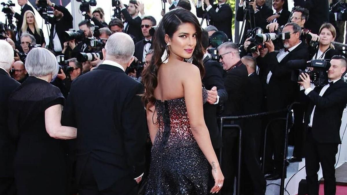 Приянка Чопра впервые приняла участие в Каннском кинофестивале: потрясающие фото Приянка Чопра впервые приняла участие в Каннском кинофестивале: потрясающие фото