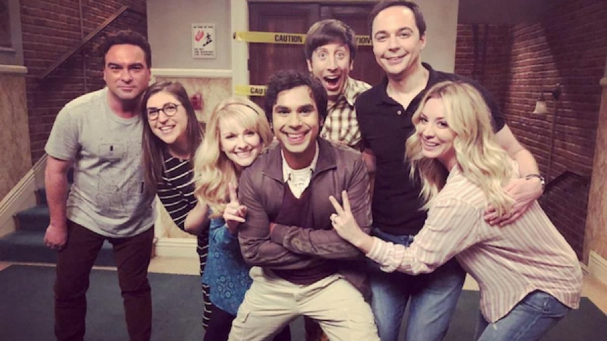 У США прощаються з серіалом "Теорія великого вибуху", який тривав 12 років У США прощаються з серіалом "Теорія великого вибуху", який тривав 12 років