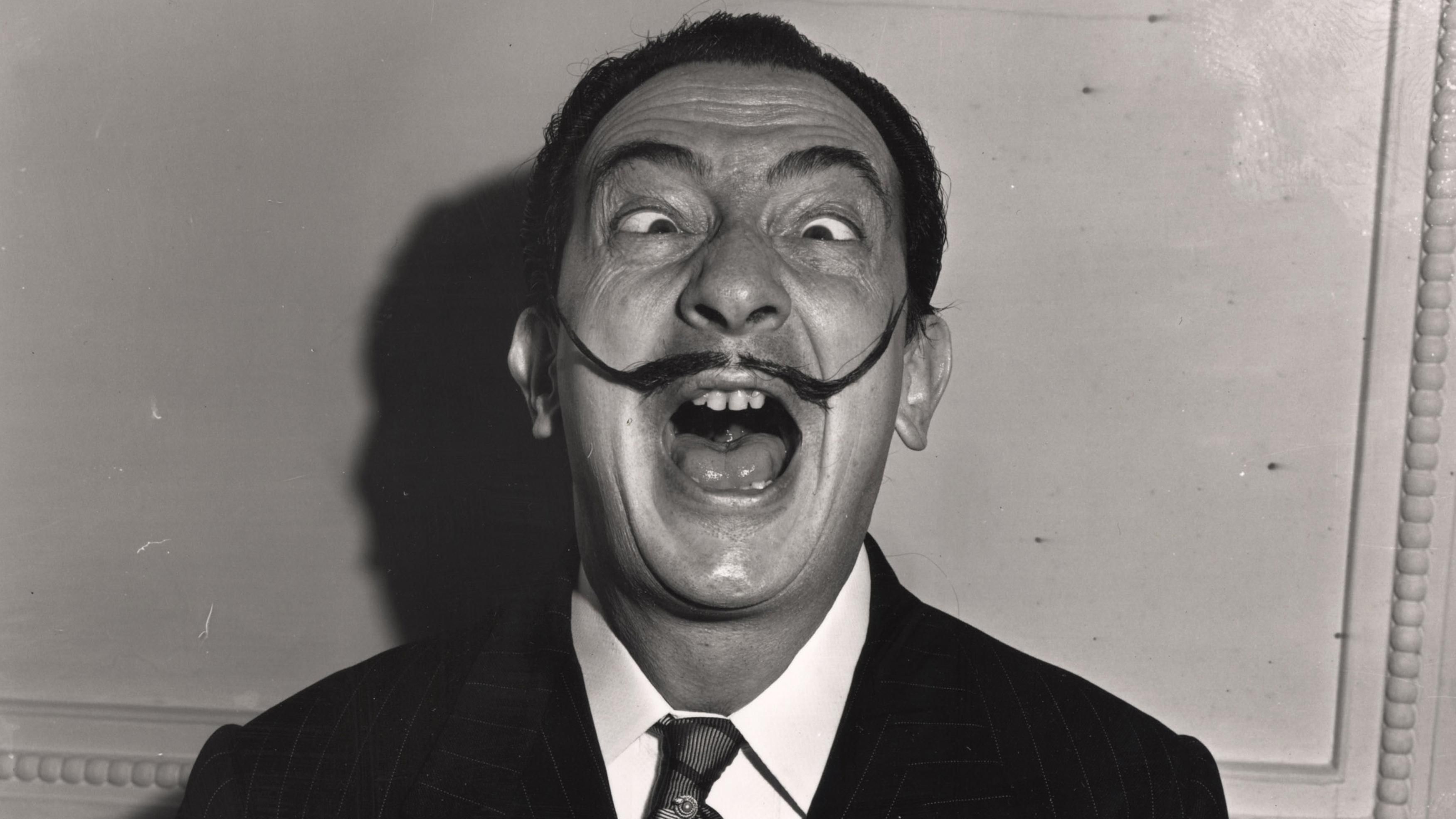 Кому и зачем Дали воткнул лезвие в глаз Кому и зачем Дали воткнул лезвие в глаз