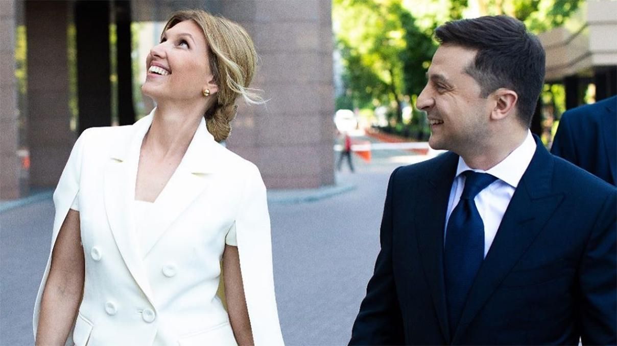 Яке вбрання обрала Олена Зеленська на інавгурацію свого чоловіка: фото Яке вбрання обрала Олена Зеленська на інавгурацію свого чоловіка: фото