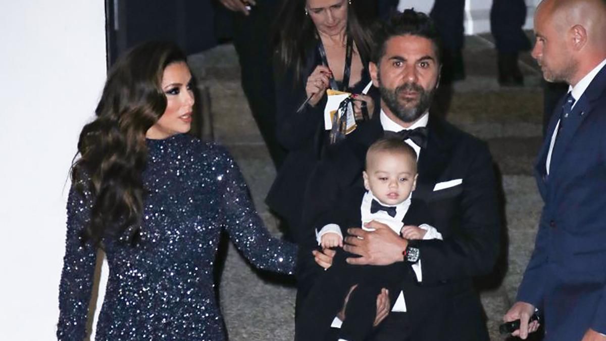 Первый совместный выход: Ева Лонгория с мужем и сыном пришли на светское мероприятие Первый совместный выход: Ева Лонгория с мужем и сыном пришли на светское мероприятие