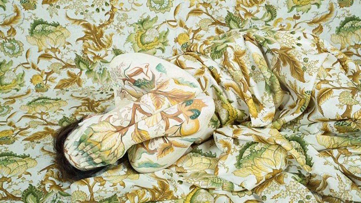 Коли людина стає інтер'єром: фотопроект про усвідомлення "свого місця" Коли людина стає інтер'єром: фотопроект про усвідомлення "свого місця"