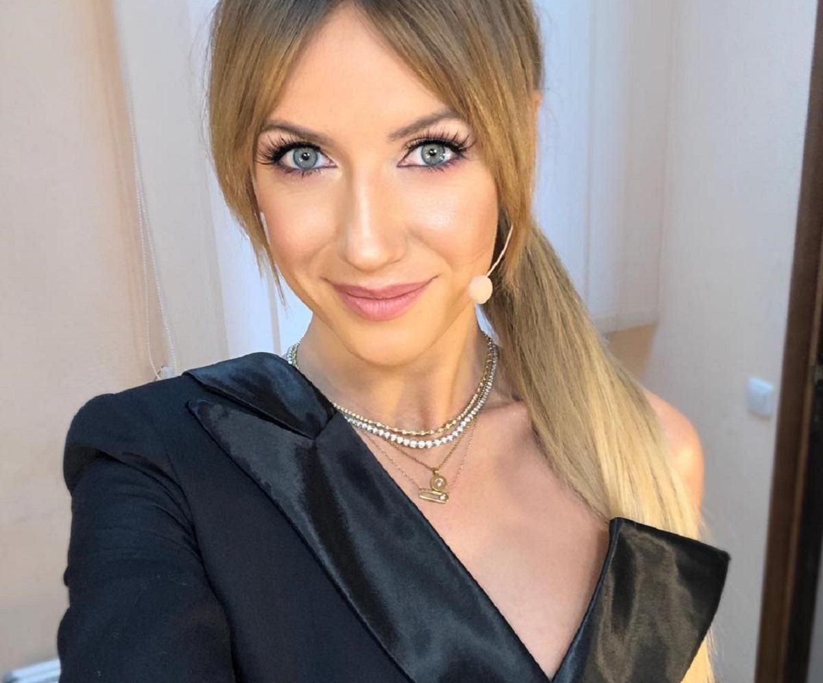 В кожаной мини-юбке: Леся Никитюк показала стильный образ на лето В кожаной мини-юбке: Леся Никитюк показала стильный образ на лето