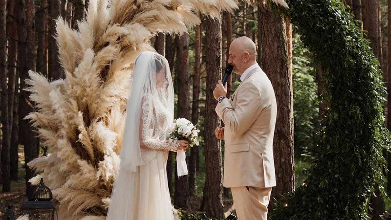 Одруження Насті Каменських та Потапа: молодят зобразили героями "Сімпсонів" – фото Одруження Насті Каменських та Потапа: молодят зобразили героями "Сімпсонів" – фото