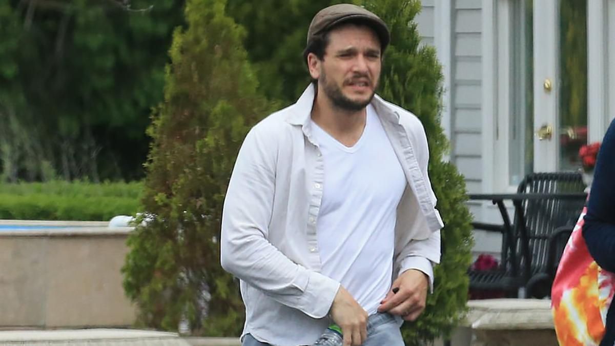 Кита Харингтона подловили рядом с реабилитационным центром, где он лечится: как выглядит актер Кита Харингтона подловили рядом с реабилитационным центром, где он лечится: как выглядит актер