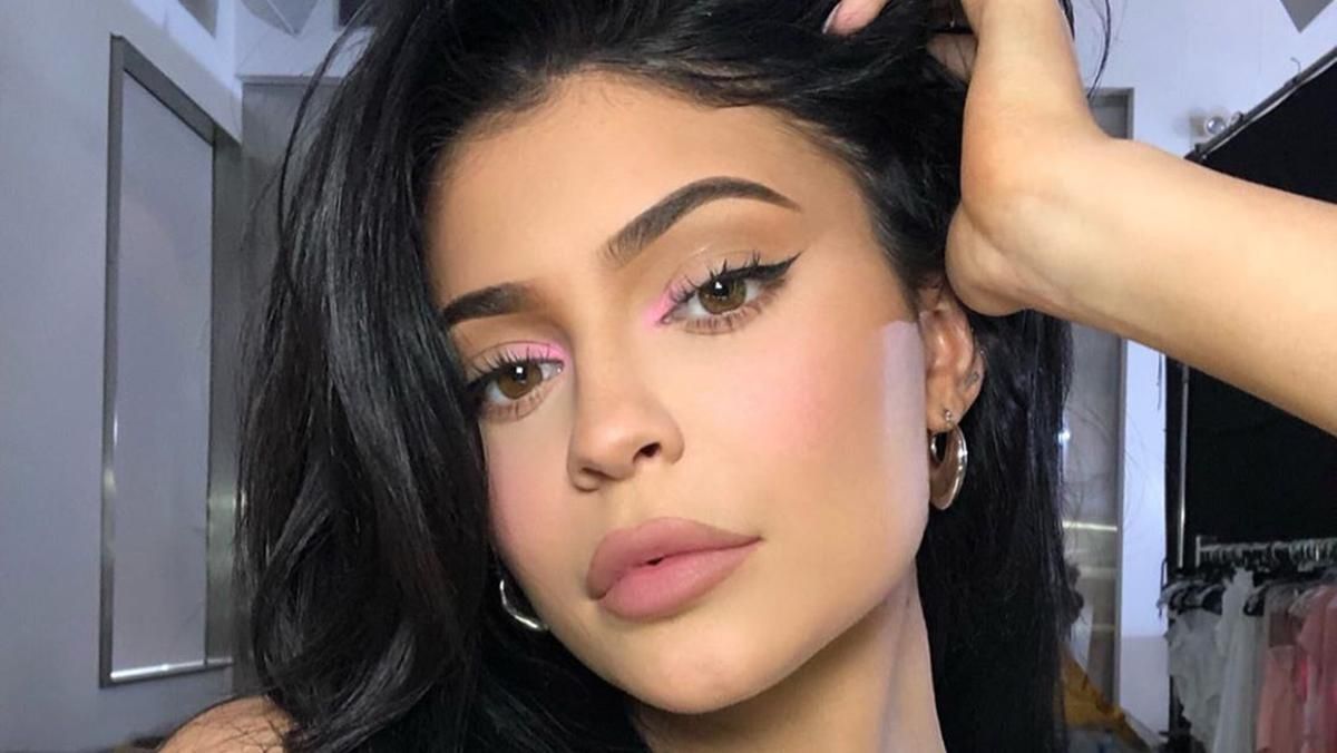 Научите ее умываться, – Кайли Дженнер спровоцировала шквал критики рекламным видео Научите ее умываться, – Кайли Дженнер спровоцировала шквал критики рекламным видео