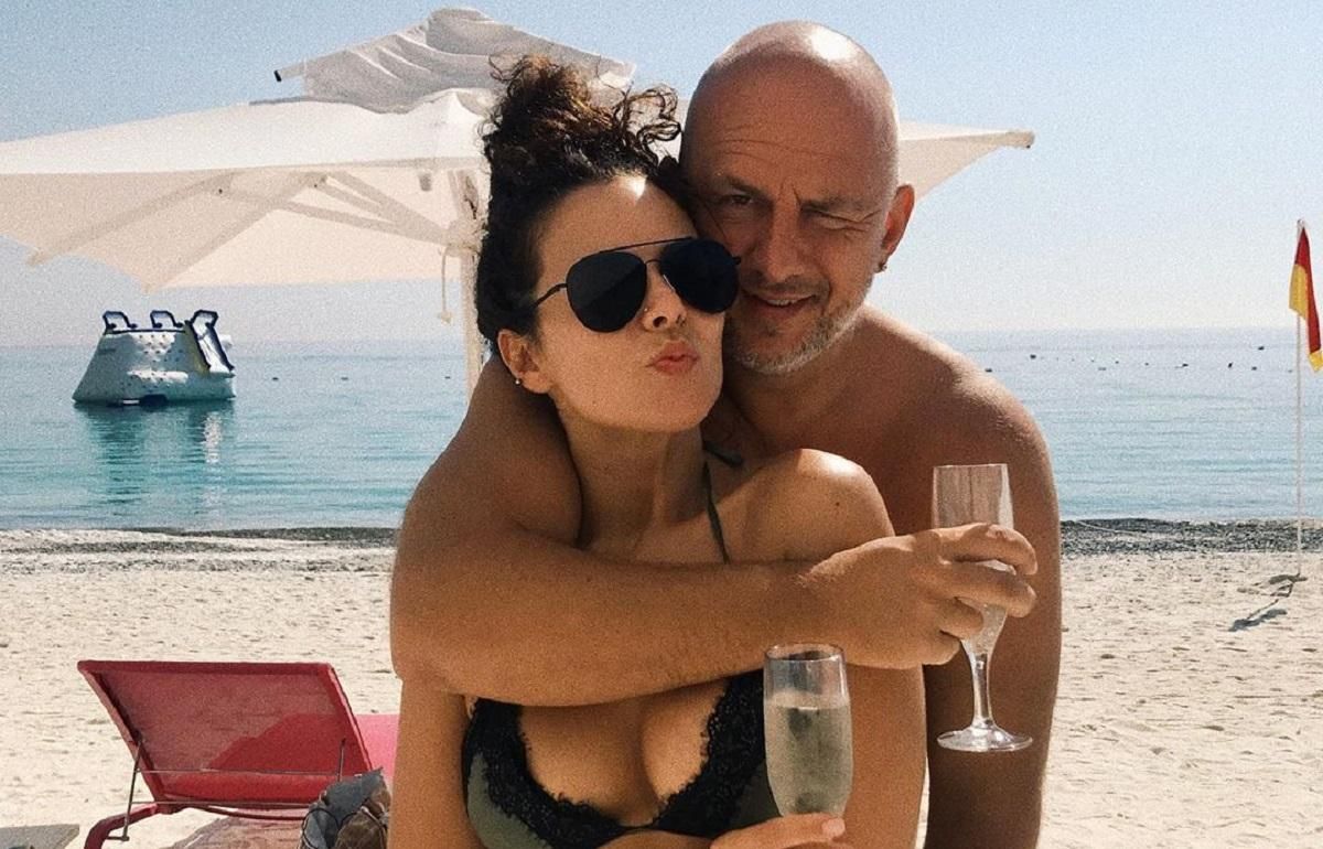 В леопардовом купальнике: новые горячие фото Насти Каменских и Потапа с медового месяца В леопардовом купальнике: новые горячие фото Насти Каменских и Потапа с медового месяца