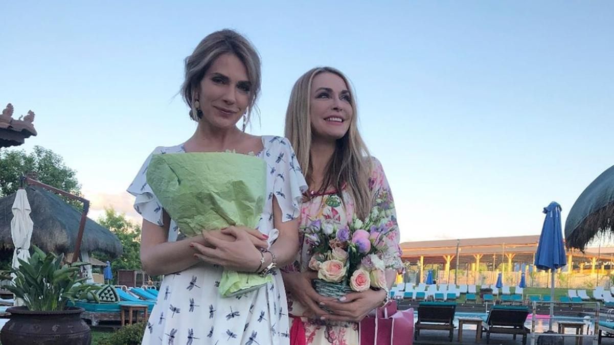 Как носить платья с цветочным принтом: яркий пример Ольги Сумской