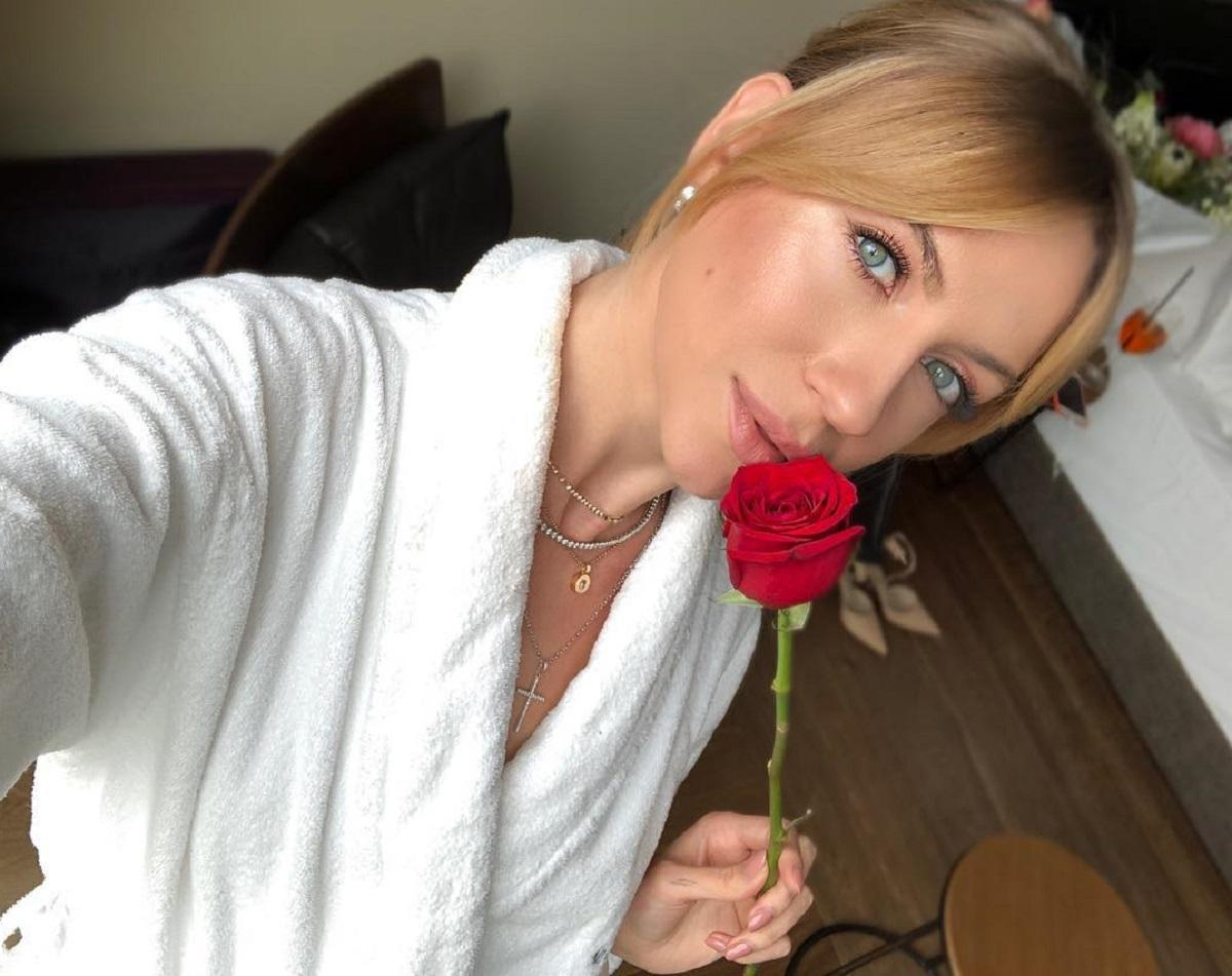 Леся Никитюк засветила стройные ноги в коротких шортах: фото