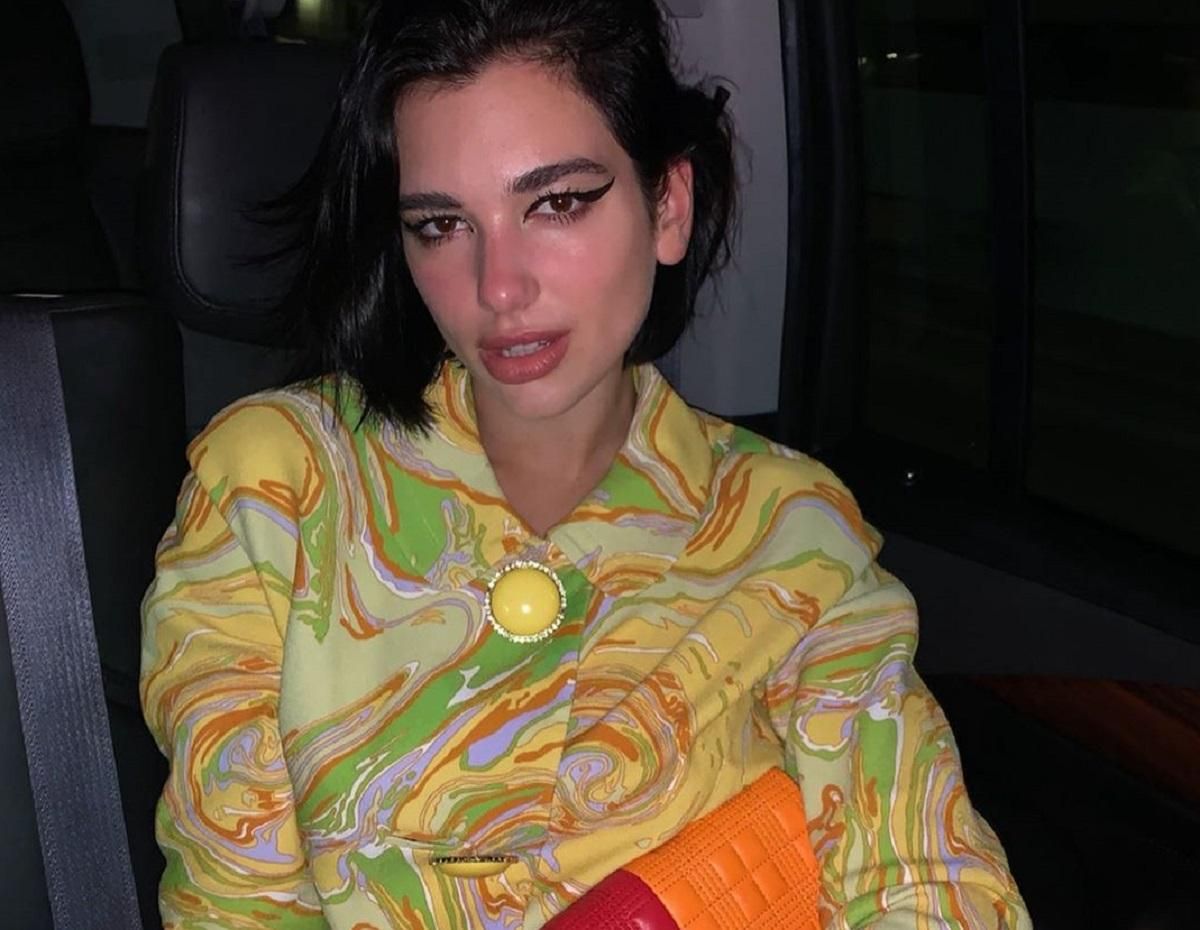 В топі і жовтій міні-спідниці: новий літній образ Дуа Ліпи В топі і жовтій міні-спідниці: новий літній образ Дуа Ліпи