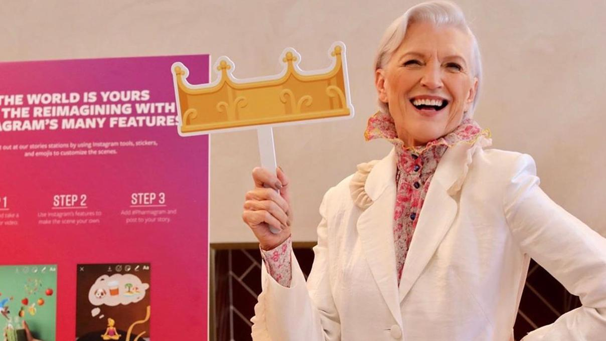 71-летняя мама Илона Маска засветилась в костюме от украинского бренда