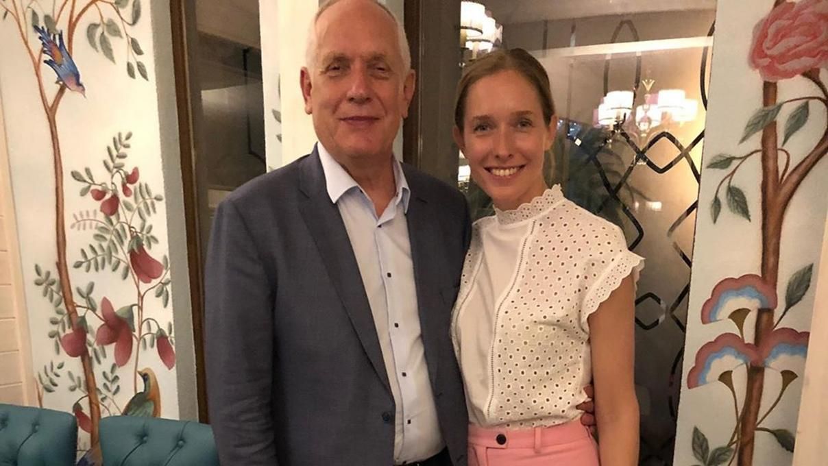 Катя Осадчая поздравила отца с днем рождения и показала трогательное фото Катя Осадчая поздравила отца с днем рождения и показала трогательное фото