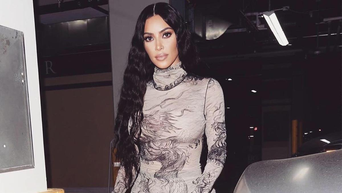 Забыла о белье: Ким Кардашян сходила на ланч с сестрой в слишком откровенном образе