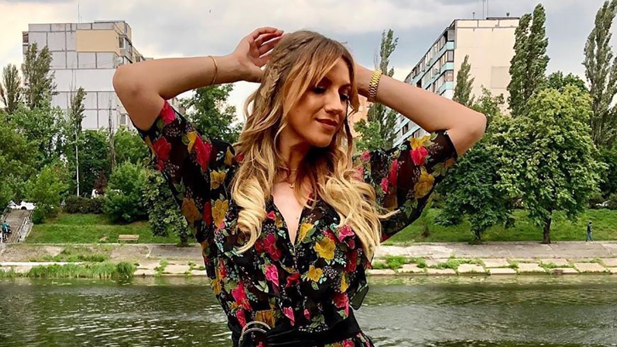 Леся Никитюк перешила винтажное платье своей мамы: фото до и после изменений