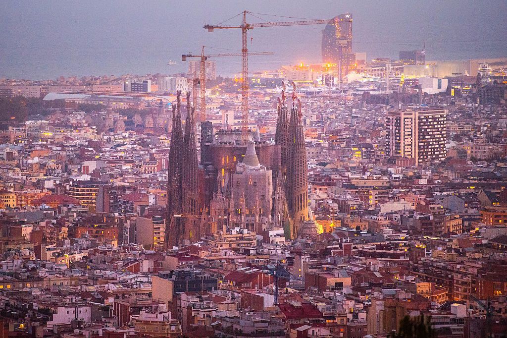 Через 137 лет после начала строительства самый известный храм Барселоны таки достроят